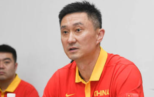 杜锋续约内幕：年薪千万不是重点，2028年长约才是真震撼